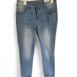 Brand New With Tags Lightwash Stretchy TALA Size 8 Skinny Jeans with Pockets